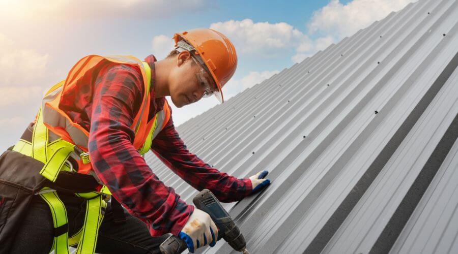 Professional gutter cleaning in Qulin, MO